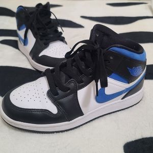 Jordan 1s mid razor blue 4y
